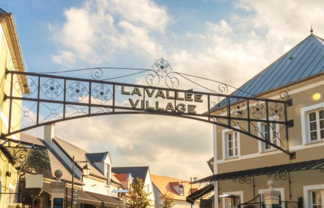 Magic Studio - Disneyland Paris Shopping Village 9 Minutes Chessy  Eksteriør billede